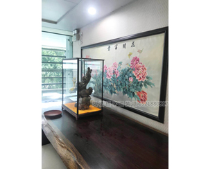 油画装裱现场装裱上墙229