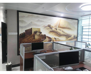 地产公司4米多大幅油画装裱现场装裱上墙230