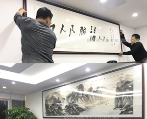 集团办公室大画现场拼接，上墙安装。